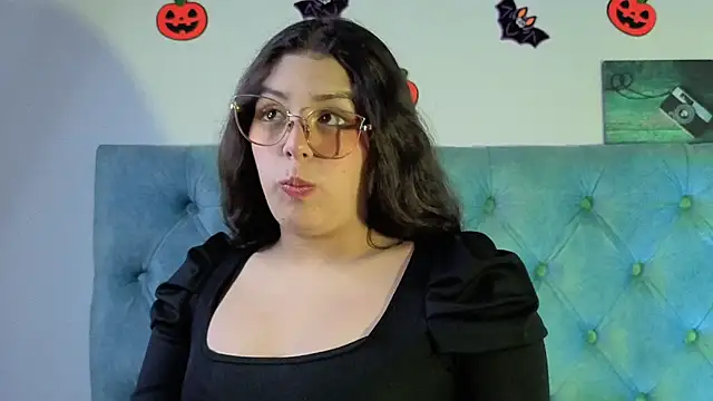 Snapshot of Paola_Lyon_ chatting on October 8, 6:34 pm Paola Lyon online show from October 8, 6:34 pm