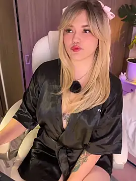 KiimTyler  online show from December 3, 3:31 am