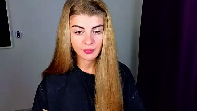 Snapshot of _comefeelme_ chatting on October 15, 6:27 am comefeelme online show from October 15, 6:27 am