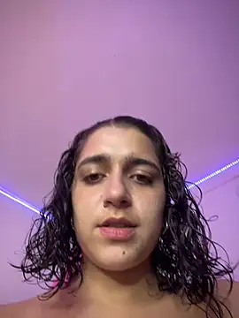 Alicia Ruiz online show from May 1, 8:01 pm