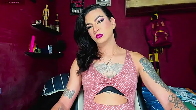 Snapshot of dariell_smokesexx chatting on October 10, 9:14 am dariell smokesexx online show from October 10, 9:14 am