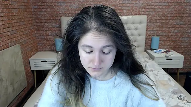 Holliy Cooper online show from October 17, 8:17 am