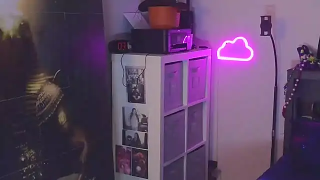 temptressbeauty24 online show from March 14, 8:04 am