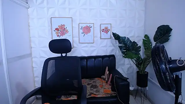 Valentinaa mature online show from February 26, 9:25 pm