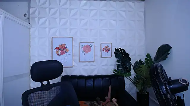 Valentinaa mature online show from February 19, 9:13 pm