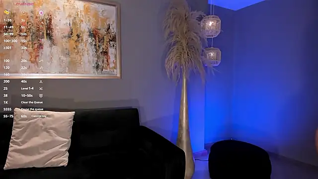 LizzHamilton   online show from March 16, 8:46 pm