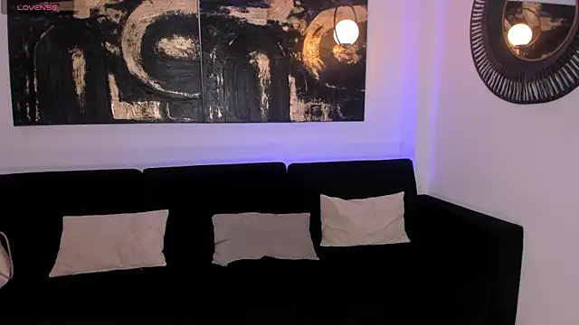 LizzHamilton   online show from March 3, 8:59 pm